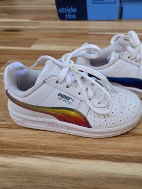 Puma White Kids Sneakers with Pink Insole Detail